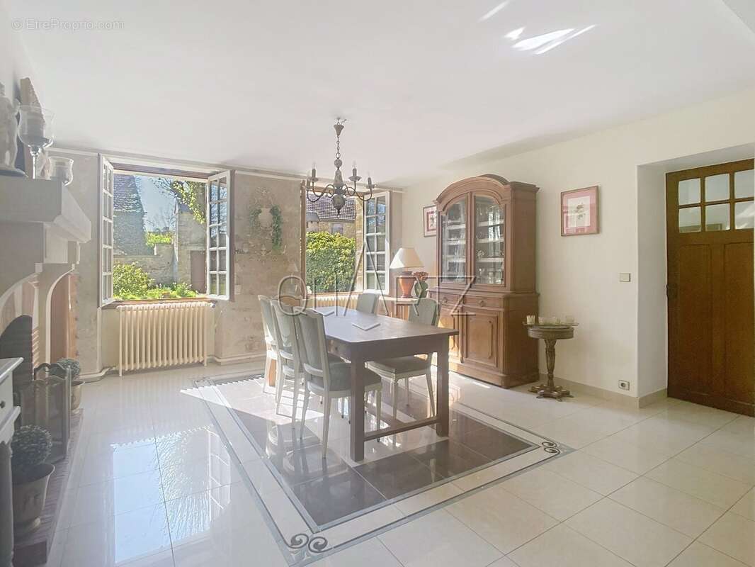 Maison 340 m² à Nesles-La-Vallee  - photo 11