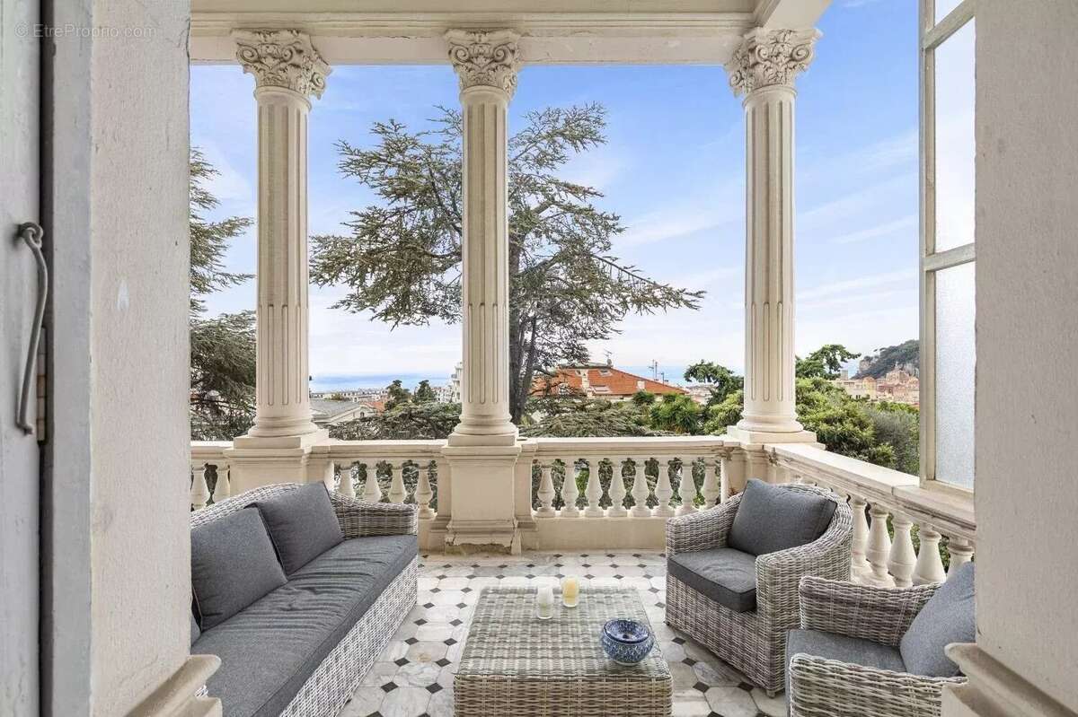 Port de Nice, vente appartement villa Belle Epoque, grand jardin, vue mer - photo 2