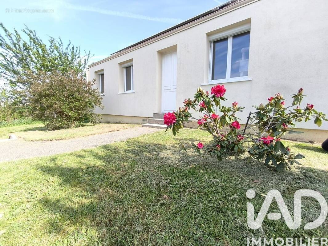 Photo 1 - Maison à FONTAINE-LA-GUYON