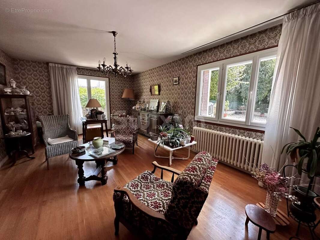 Maison à LONS-LE-SAUNIER