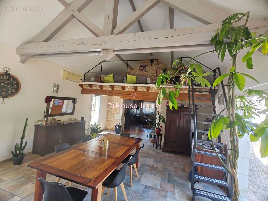 Maison 8 pièces 211 m² à vendre à Antogny-Le-Tillac (37800) - photo 5