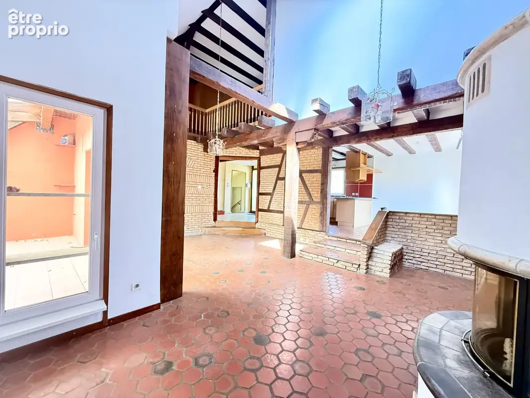 À saisir à Mundolsheim   Maison 6 pièces de 137 m2 habitables sur terrain verdoyant de 16,45 ares avec piscine - photo 2