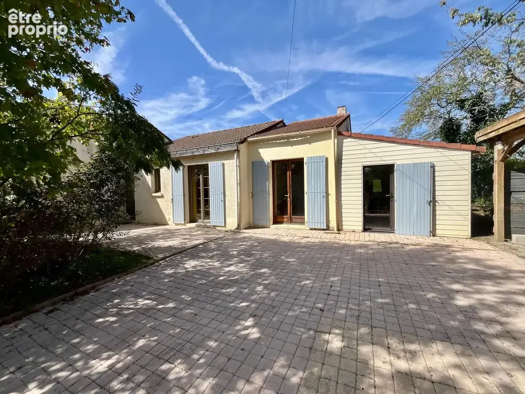 Photo Maison à Saint-Etienne-Du-Bois au prix de 264 400€
