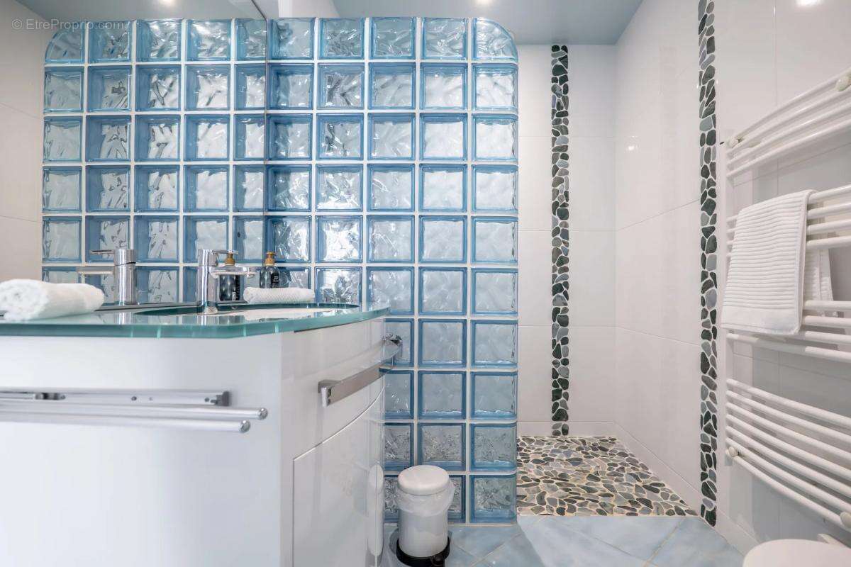 Maison à VILLENEUVE-LE-COMTE