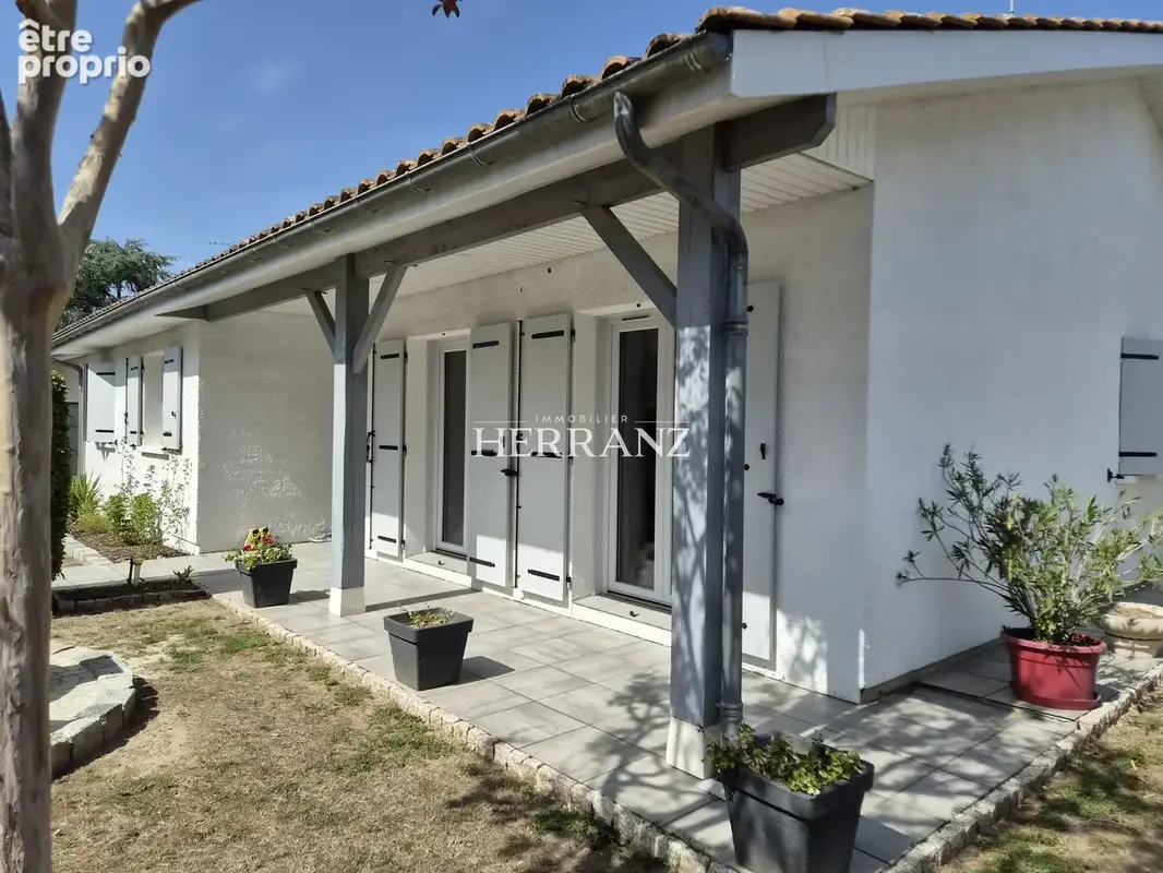 Maison à COUTRAS