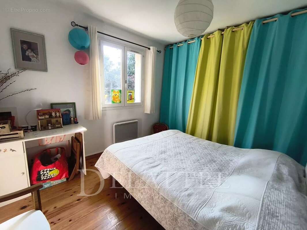 Maison à CHATEAUNEUF-GRASSE