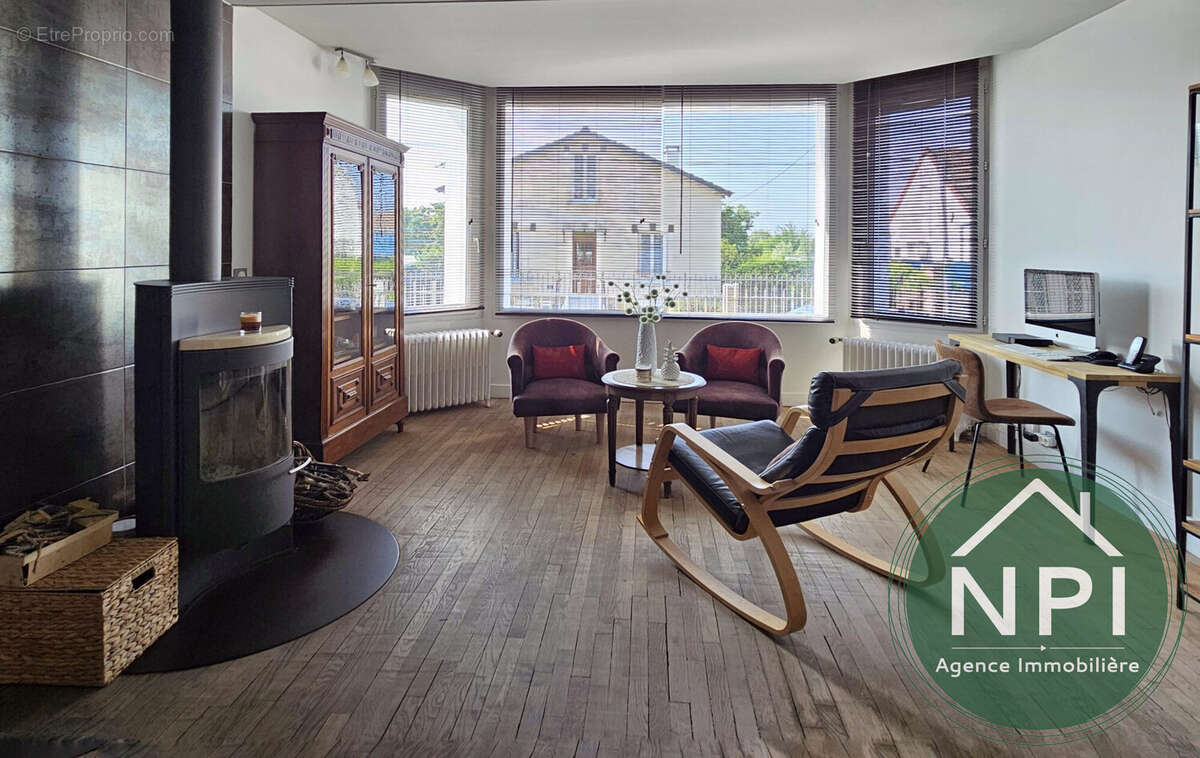 Maison à VAUX-LE-PENIL