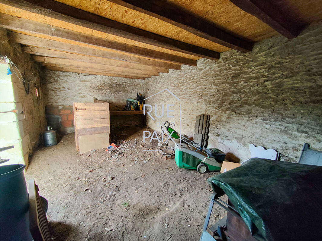 Maison à LENCLOITRE