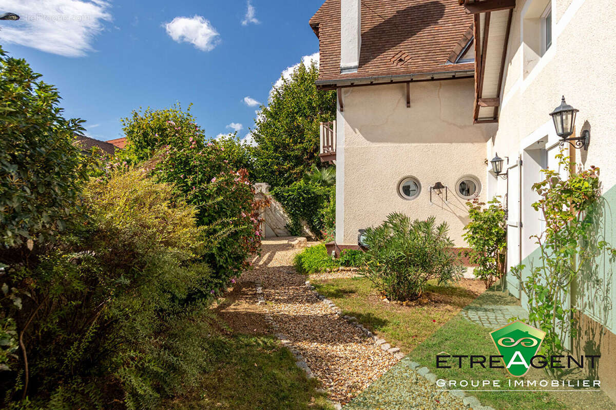 Maison à VERNEUIL-SUR-SEINE