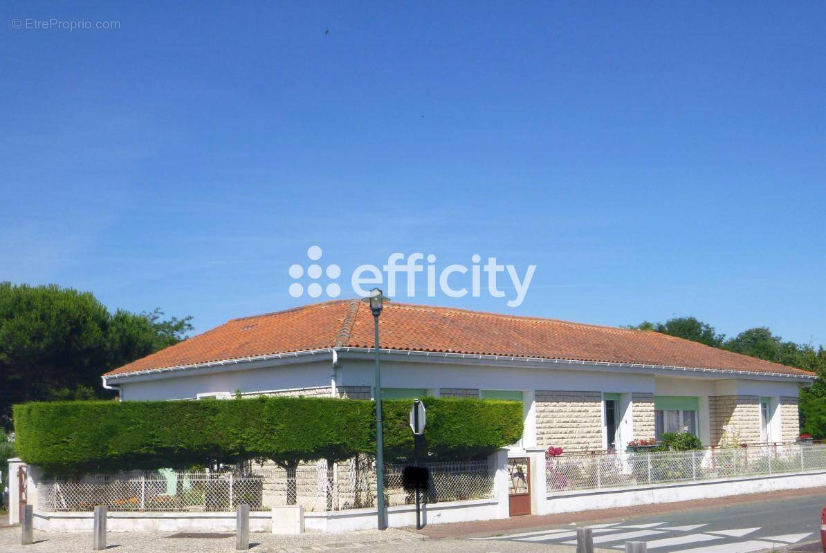 Maison à LA BREE-LES-BAINS