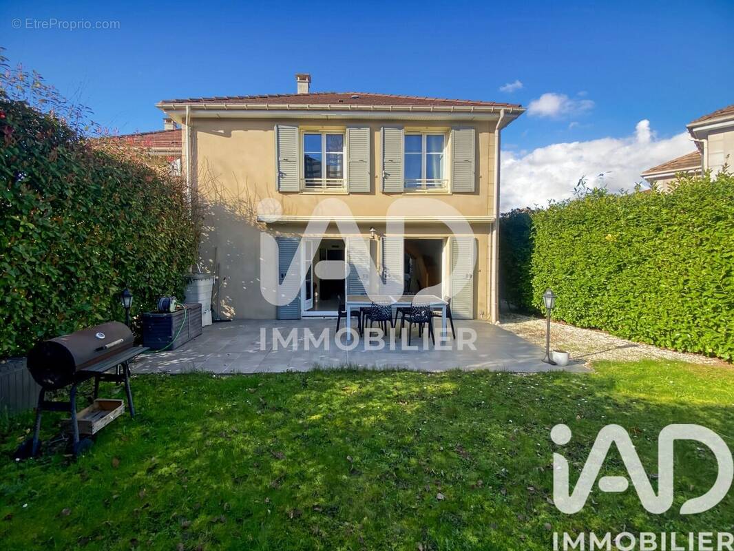 Photo 1 - Maison à COMBS-LA-VILLE