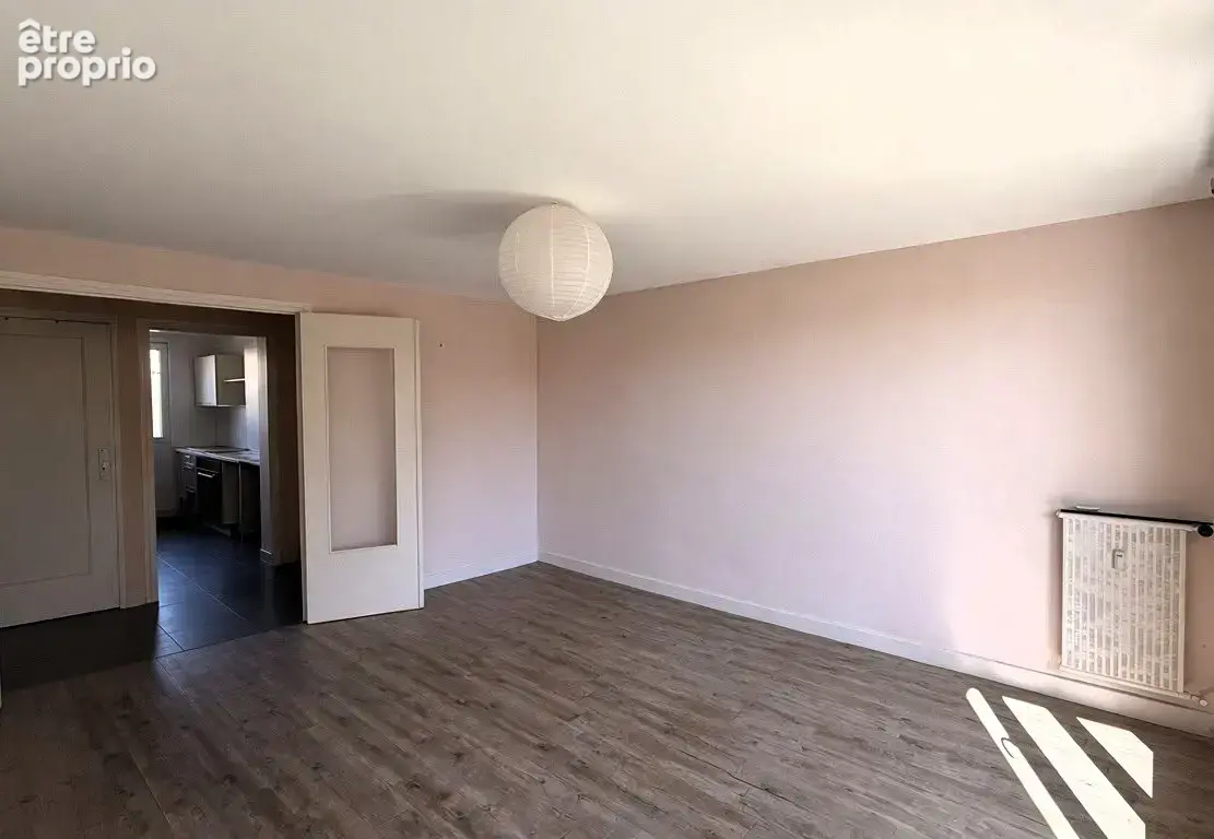 Appartement 73 m2, 3 chambres, balcon et cave - photo 2