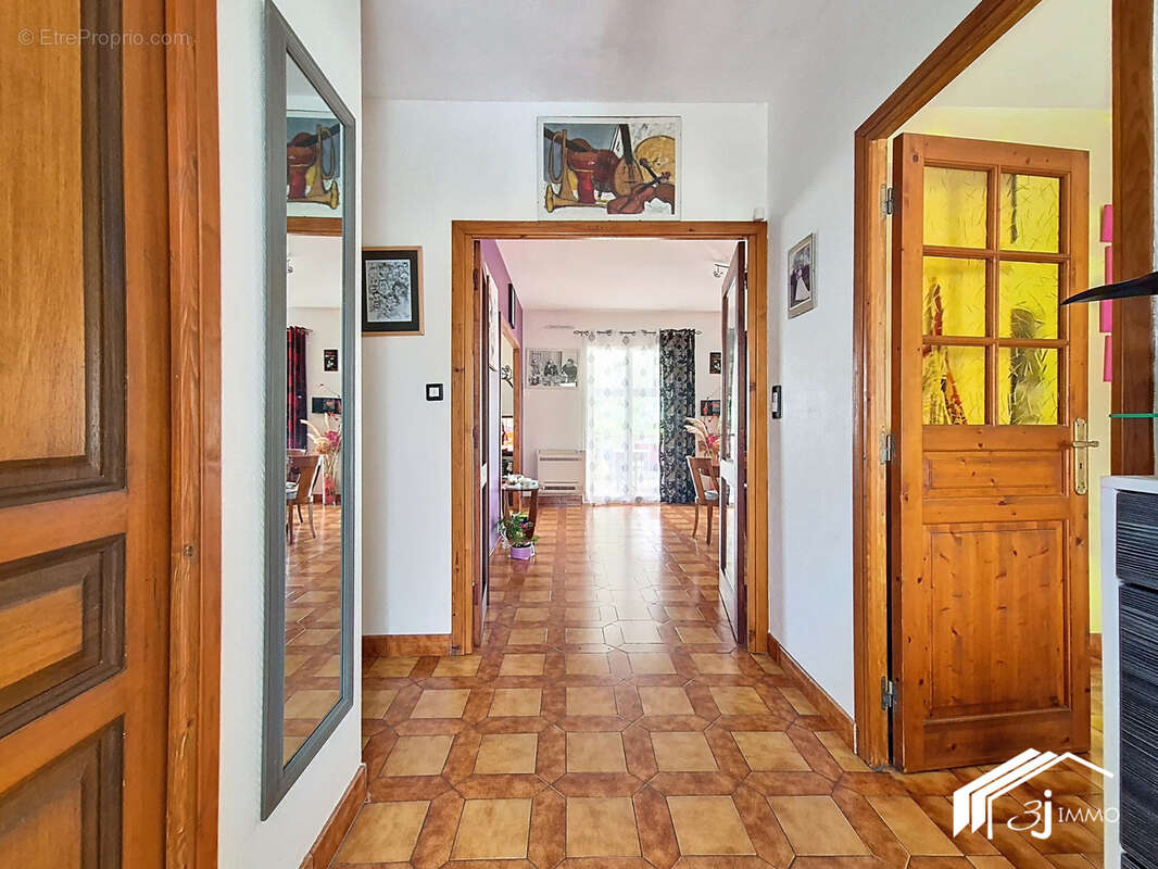 Maison à MONTAIGUT-SUR-SAVE