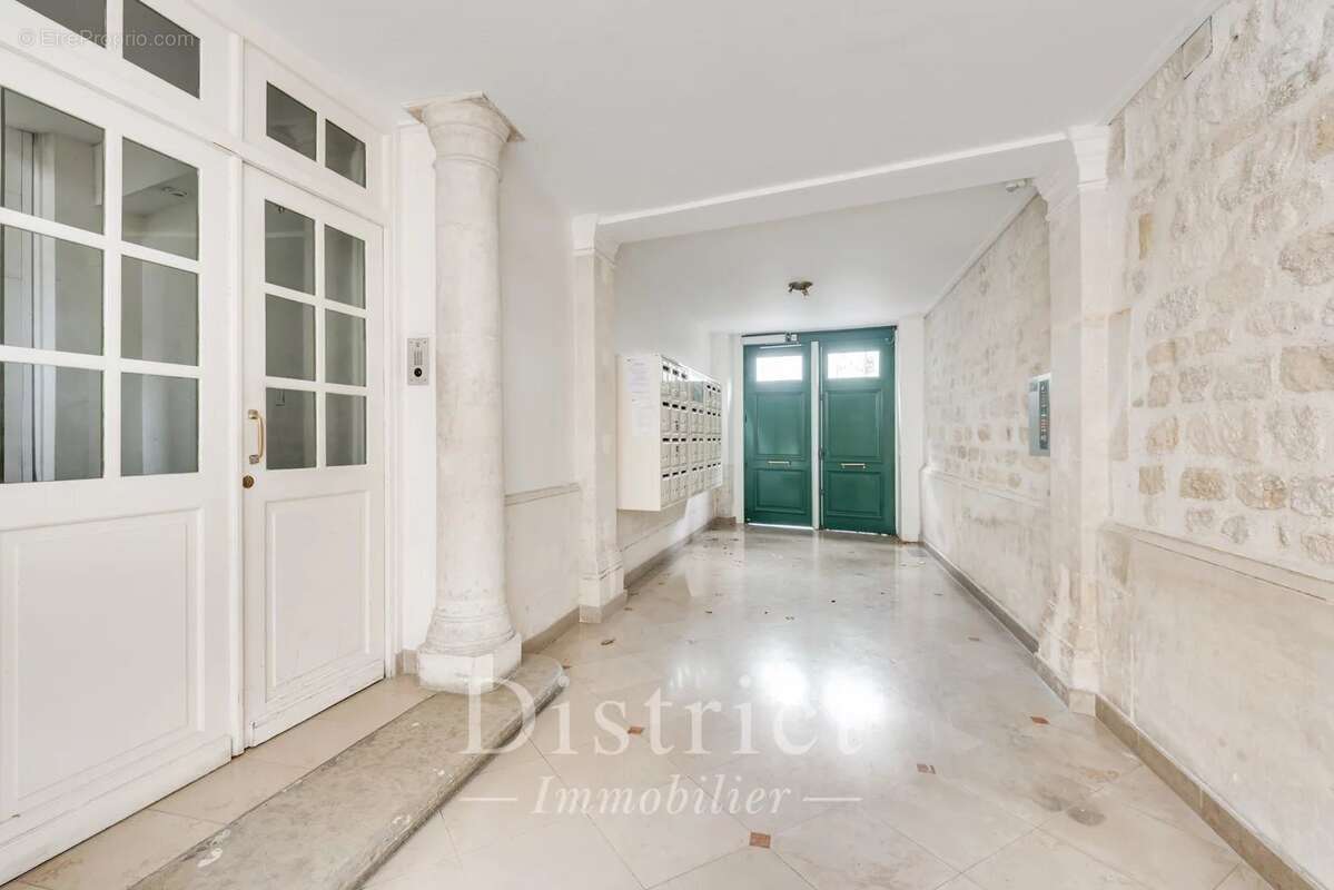 Exclusivité / Place Clichy. 4 pièces de 112m². 3 chambres. - photo 7