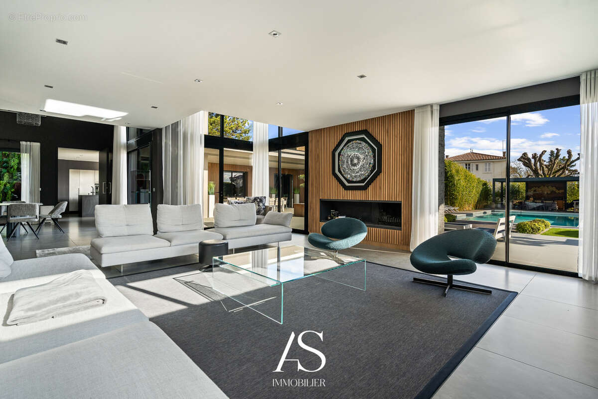 Maison à COLLONGES-AU-MONT-D'OR