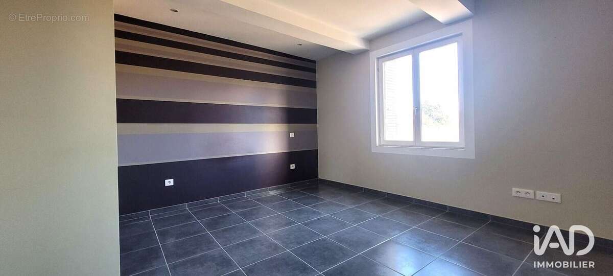 Photo 6 - Commerce à PERNES-LES-FONTAINES