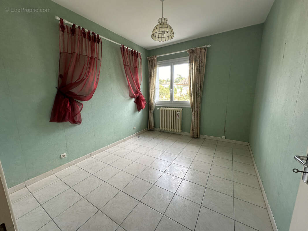 Maison à LA ROCHE-CHALAIS