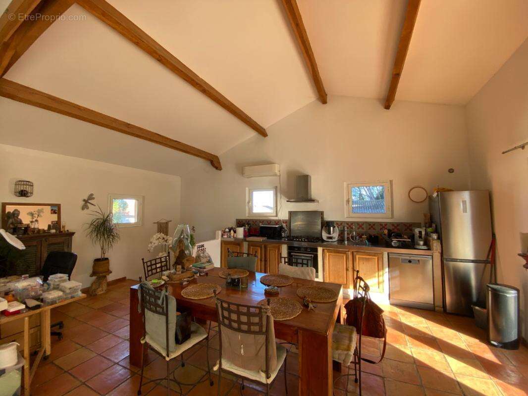 Maison à LE PUY-SAINTE-REPARADE