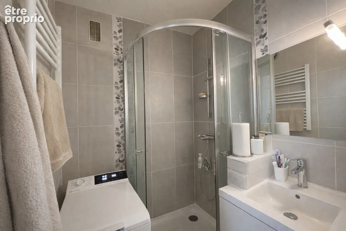75015 - vaugirard -  2 pieces - 47.05 m² + parking & cave - vue tour eiffel - photo 4