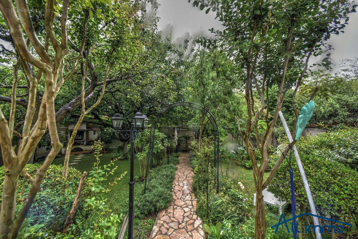 Appartement à SAINT-MAUR-DES-FOSSES