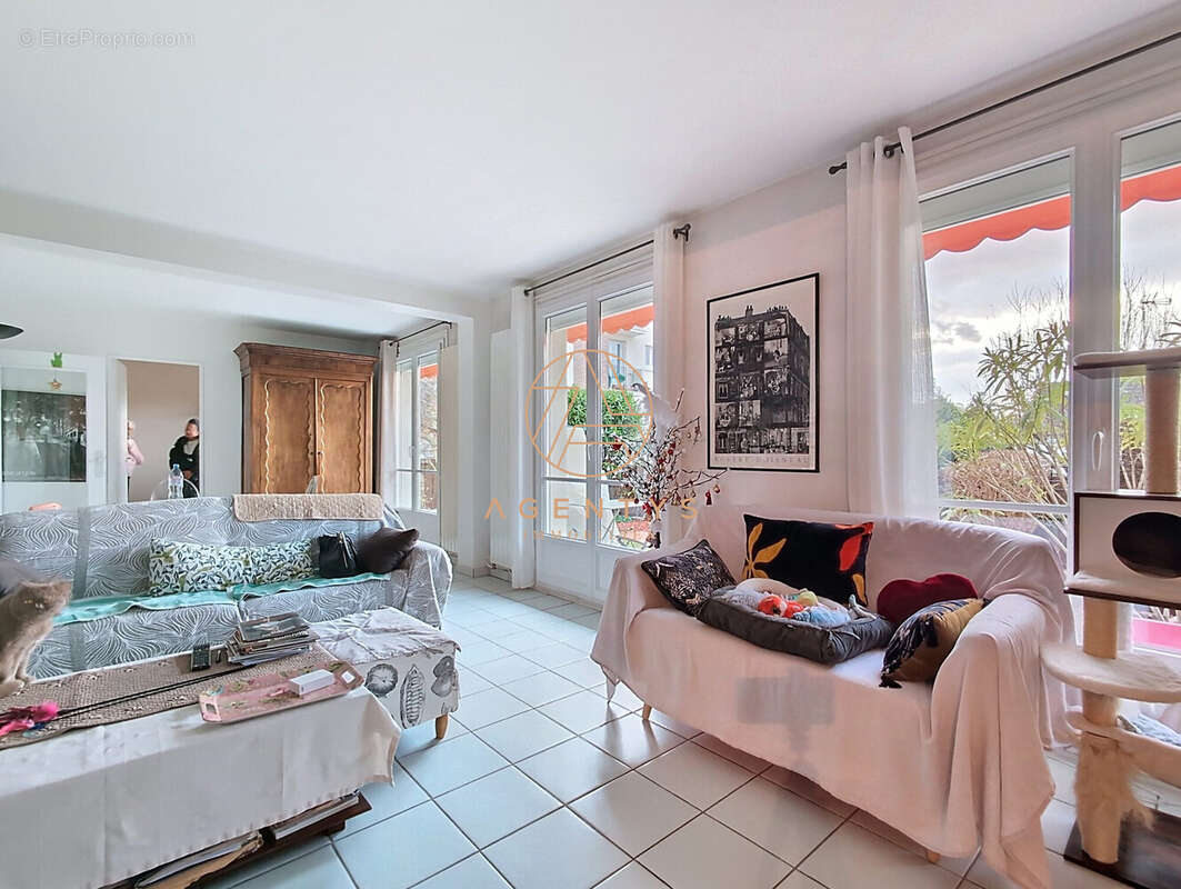 Appartement à SAINT-MAUR-DES-FOSSES