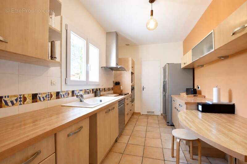 Maison de plain-pied avec grand jardin et piscine - photo 6