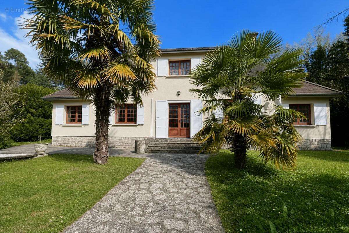 Maison à POLIGNY