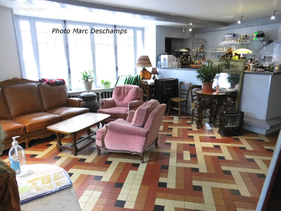 Immeuble de centre ville , hotel-bar-restaurant 13 chambres + appartement privé surface de 620m2 hab., courett - photo 3