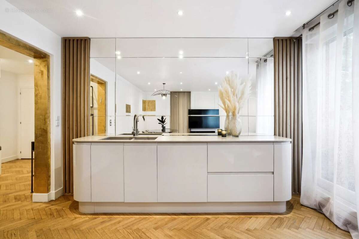 Appartement à COURBEVOIE