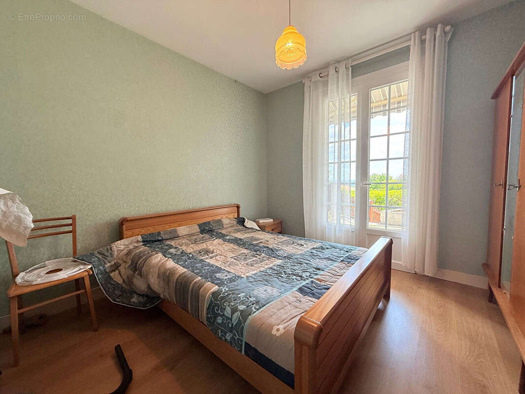 Maison 140m² à saint-denis-de-pile - photo 5