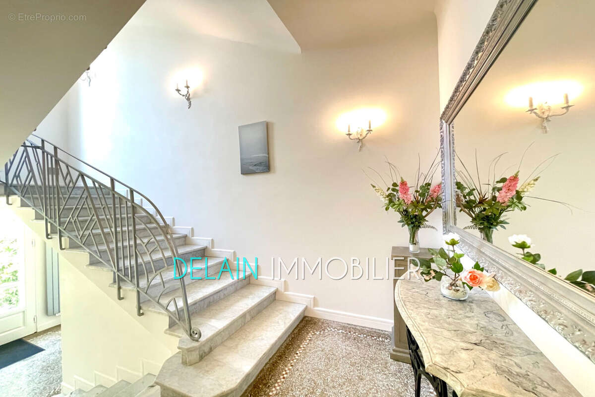 Maison à SAINT-LAURENT-DU-VAR