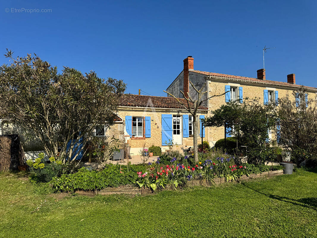 Maison à LE GUE-DE-VELLUIRE
