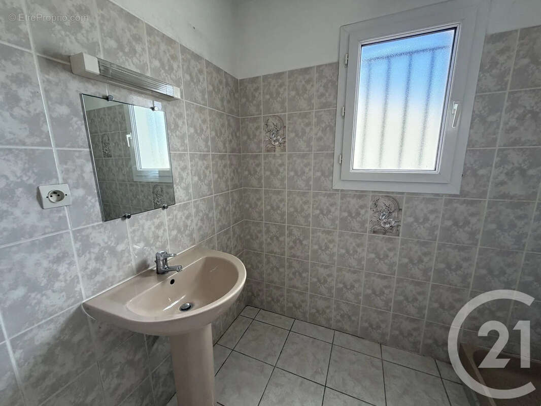 Maison 86 m² à Saint-Sulpice-De-Royan  - photo 11