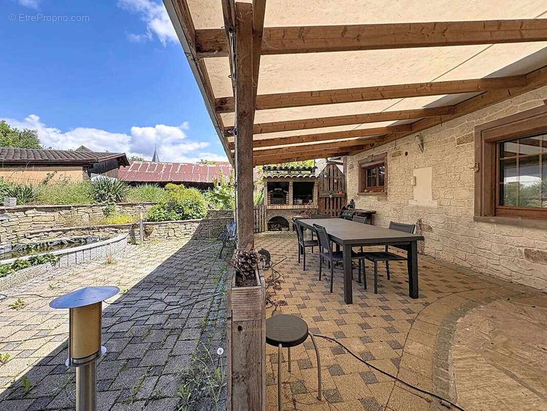 Corps de ferme 176 m² - cour et jardin avec bassin - 5 chambres - photo 4