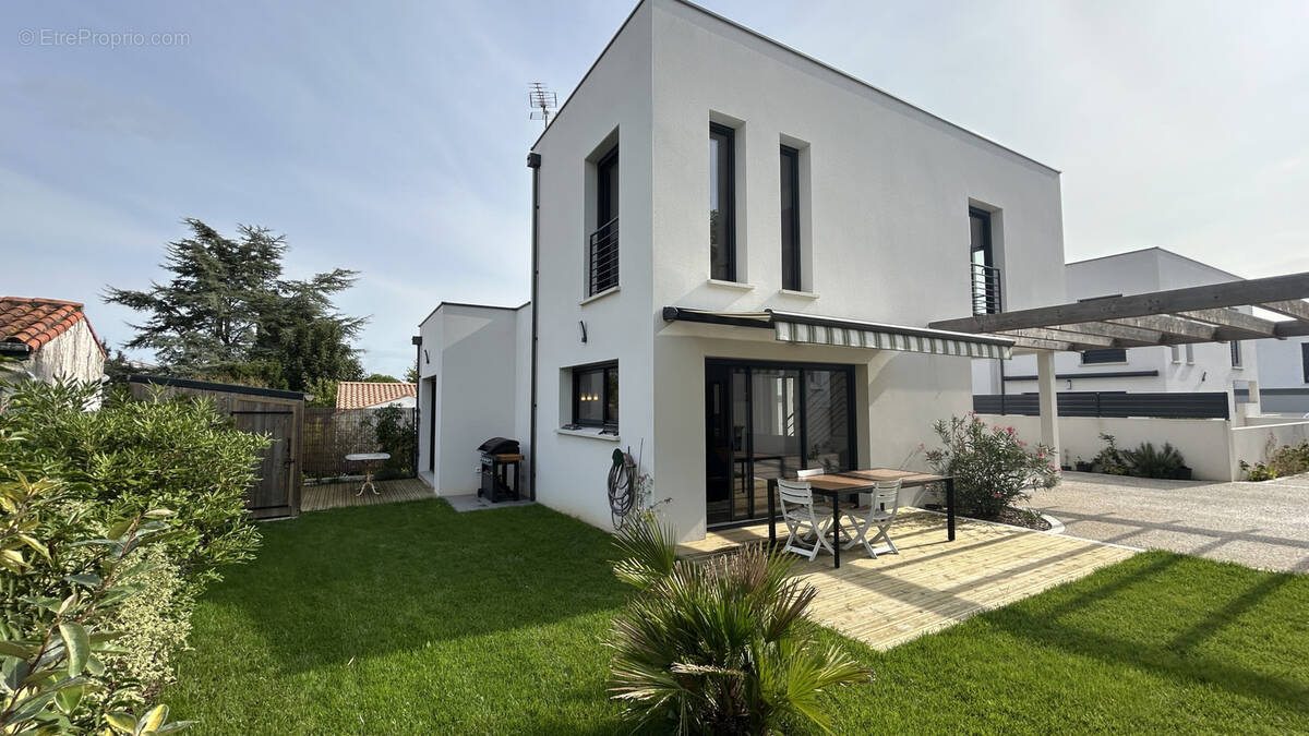 Maison à VAUX-SUR-MER