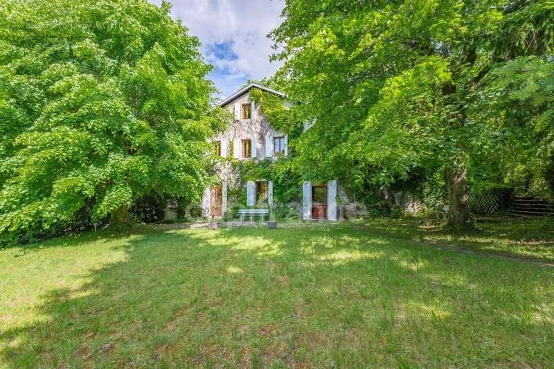 Dpt Ain (01), à vendre proche de GEX  maison P6 de 197 m² - Terrain de 1300 m² - photo 12