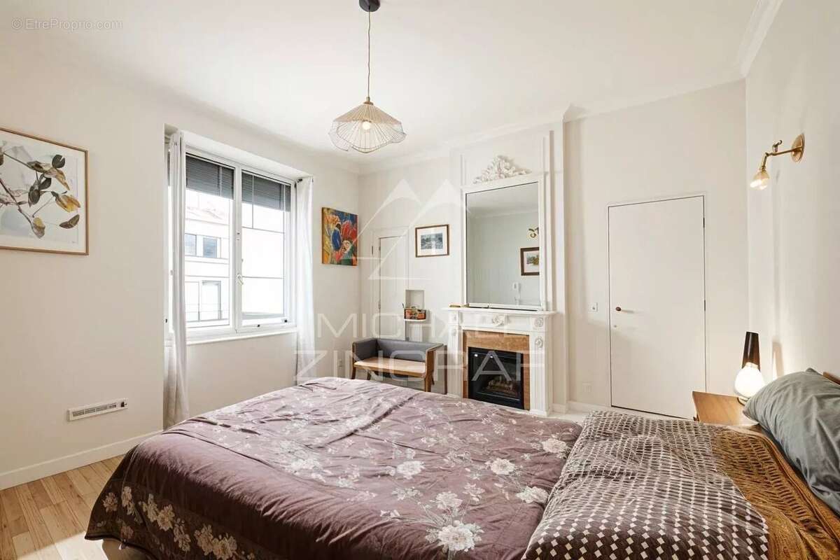 Appartement à PARIS-7E