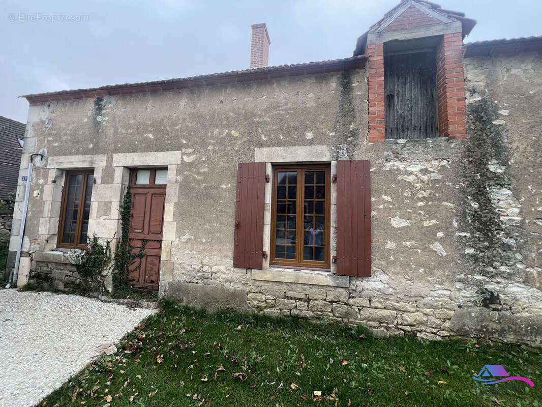 FACADE AVANT - Maison à VICQ-EXEMPLET