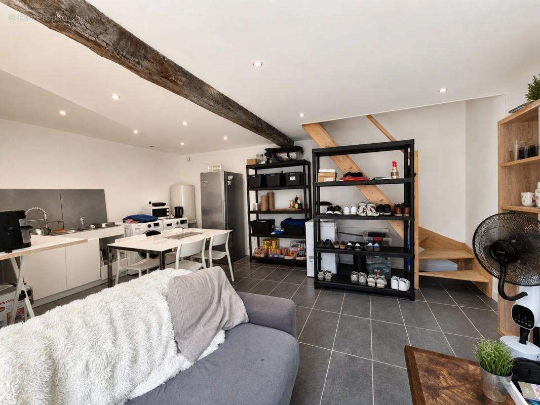 Maison de 7 pièces de 160 m² situé à Jarnac - photo 2