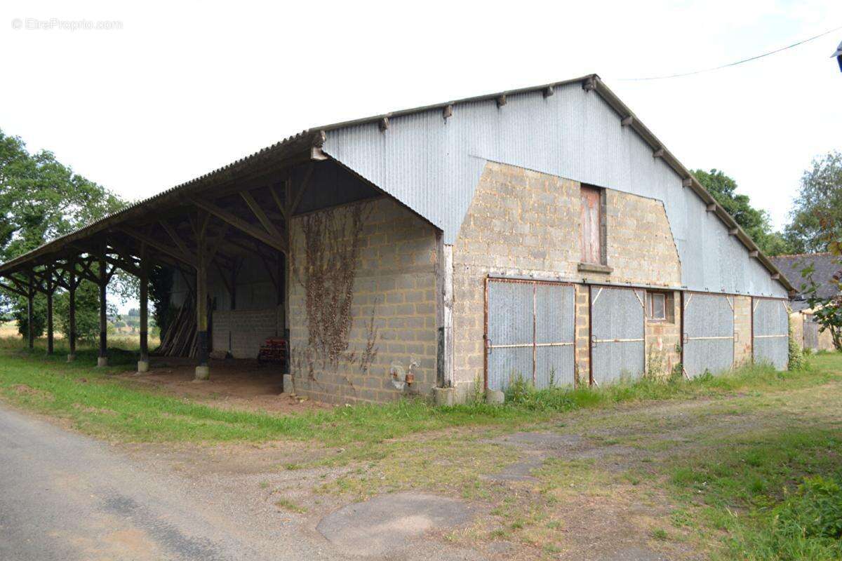 Ancienne ferme avec dépendances . fort potentiel . environnement calme - photo 13
