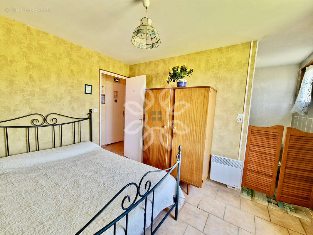 Maison à SAINTE-EUGENIE-DE-VILLENEUVE