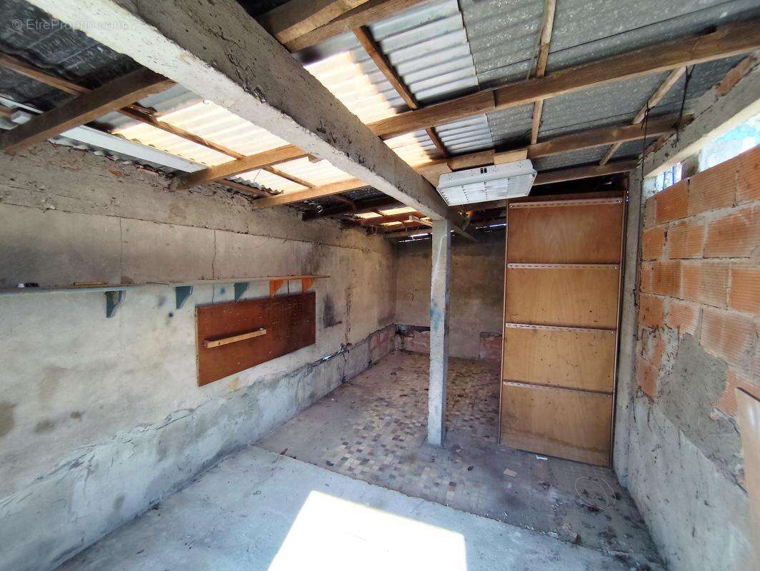 Commerce à ARTIGUES-PRES-BORDEAUX