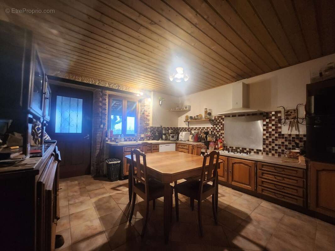 Maison à LE CHATENET-EN-DOGNON