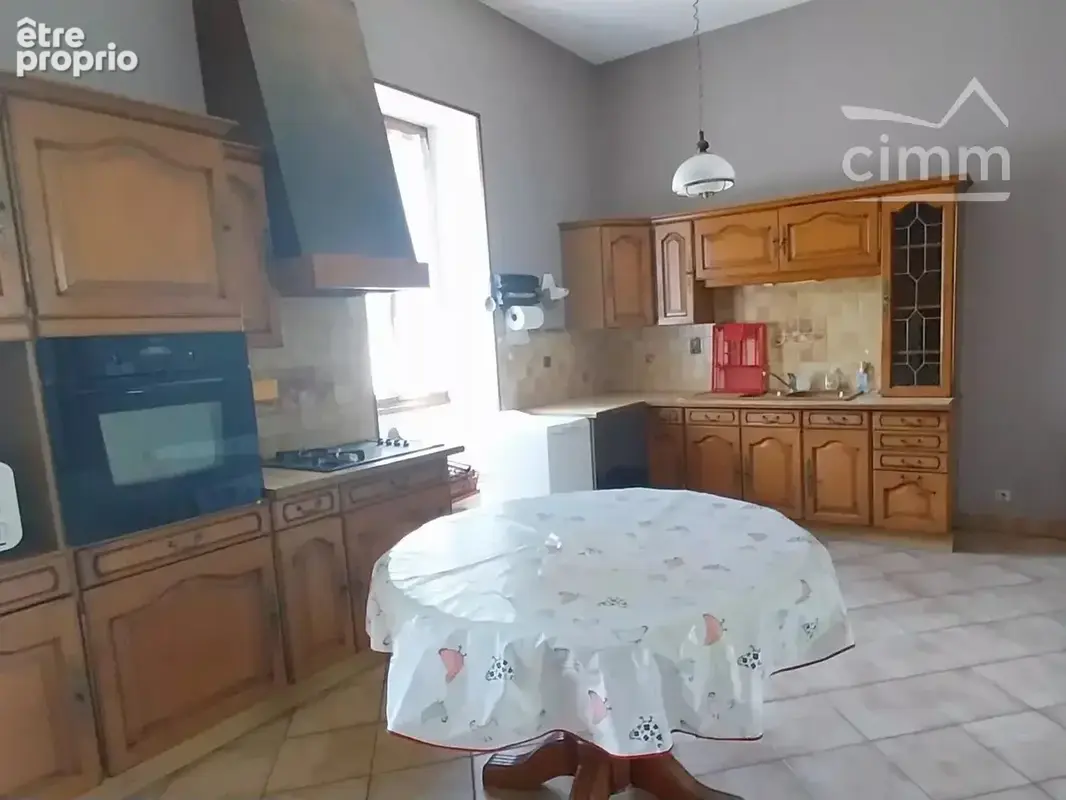 Maison traditionnelle de village avec jardin, caves et garage - photo 2