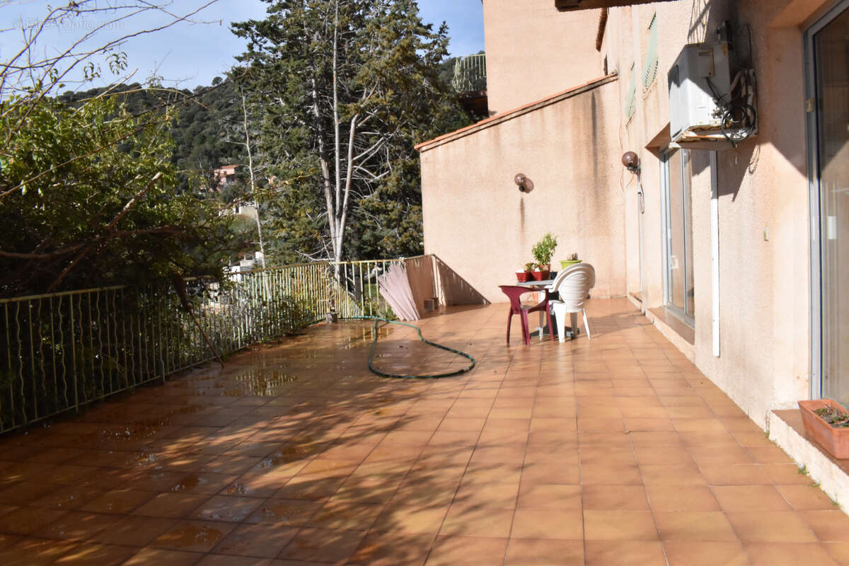Dpt Corse (20) OSANI - Golfe de Porto, à vendre bâtiment de 920m2 à 3KM de la plage, grand terrain avec parking - photo 9