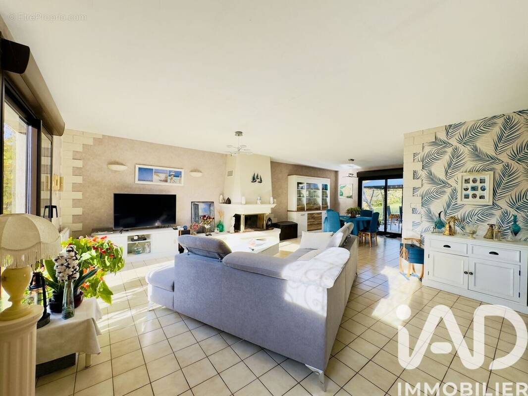 Photo 1 - Maison à MORIGNY-CHAMPIGNY