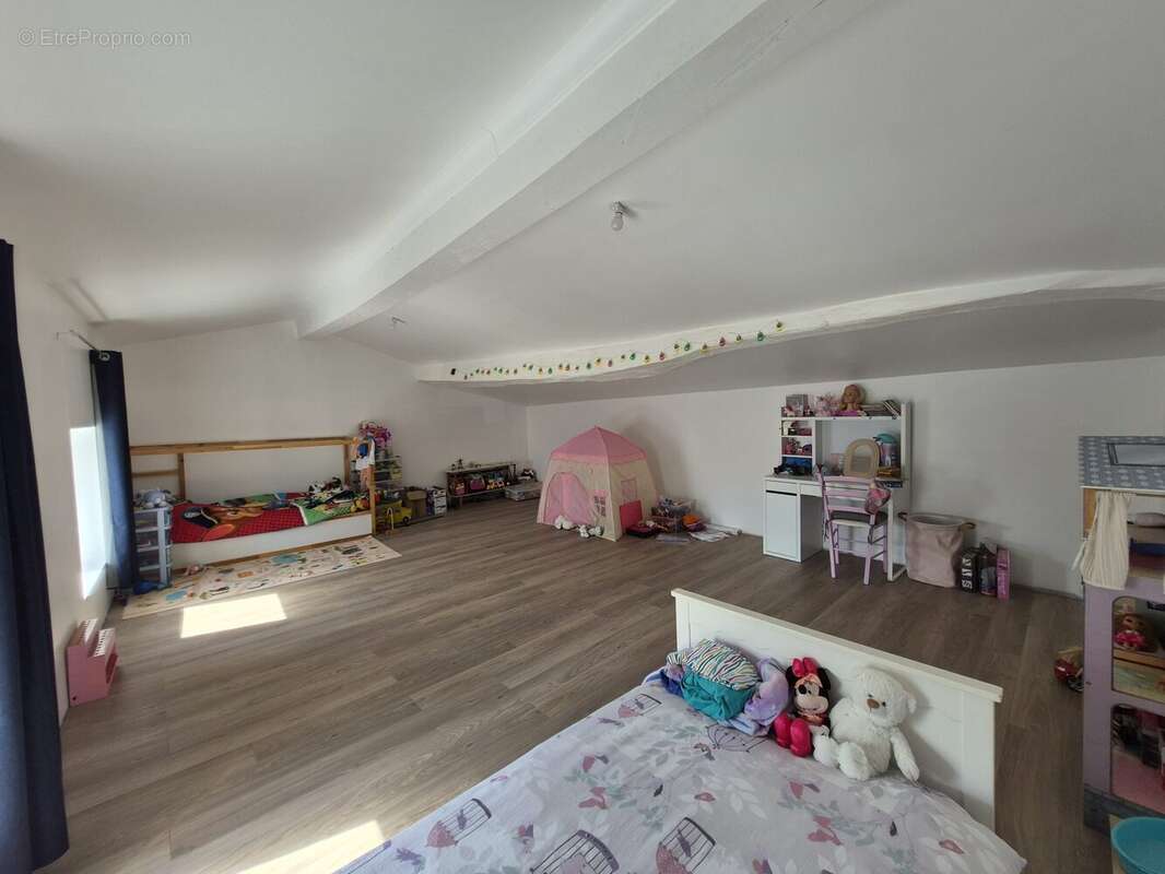 Maison à VILLENEUVE-LA-COMTESSE