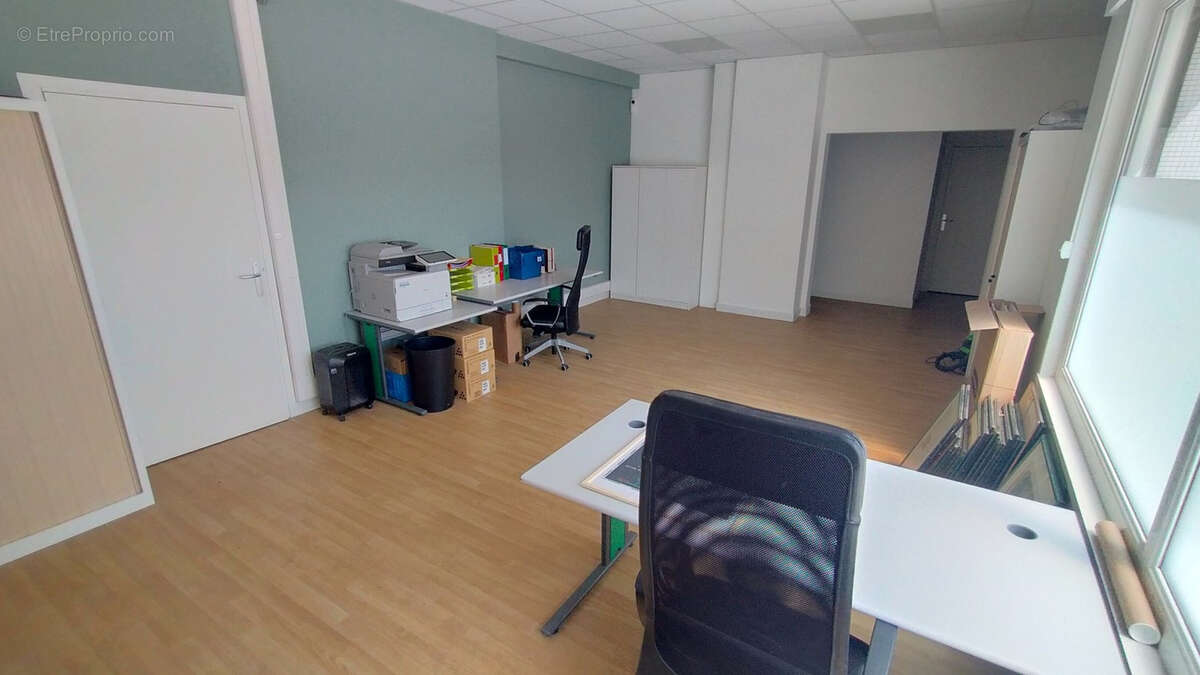 Bureaux rénovés en centre ville. - photo 2
