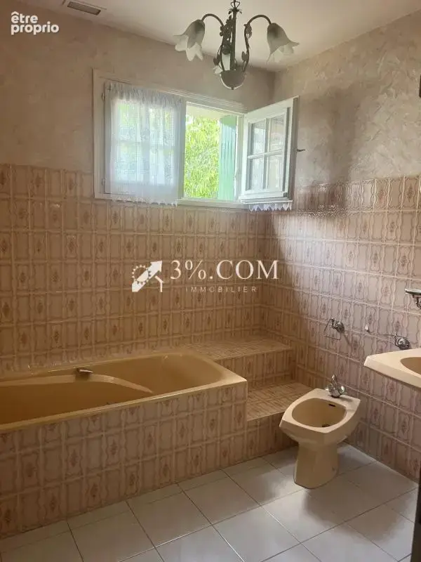 3%. com immobilier à  saint savin - photo 9