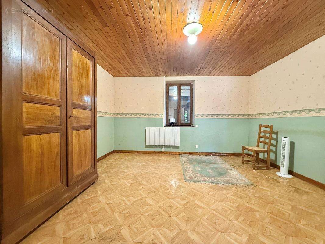 Maison avec grange et terrain constructible - photo 8